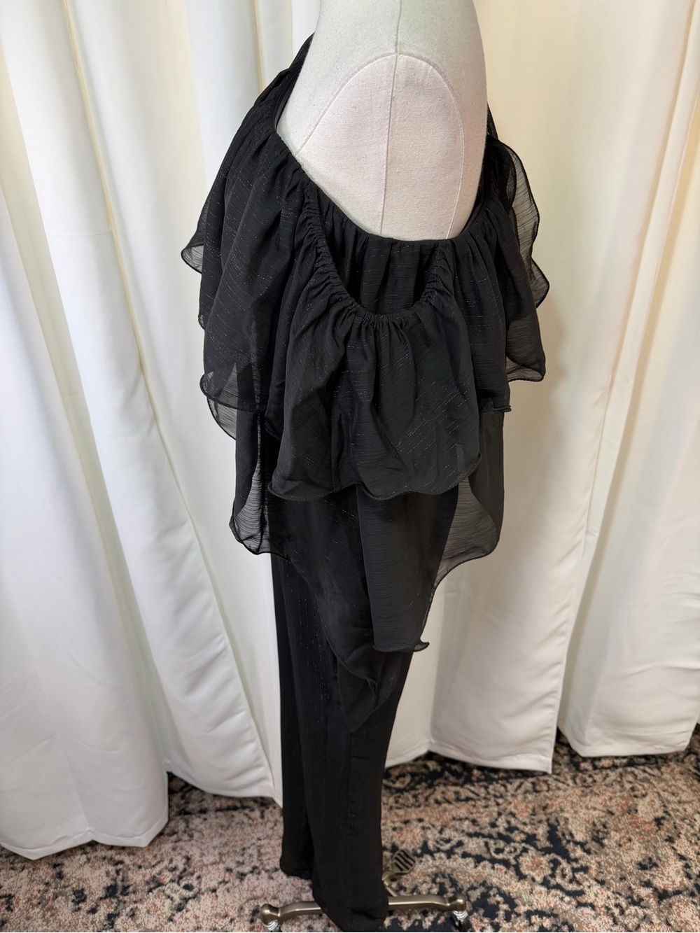 NWT Jewel Badgley Mischka Black & Silver Metallic Ruffled One Shoulder Jumpsuit - Picture 6 of 13